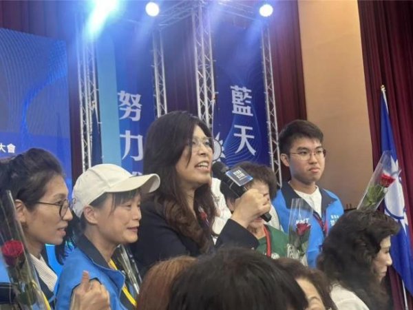 配多多 郑丽文回应就任演说听哭马英九 现场气氛感人至深